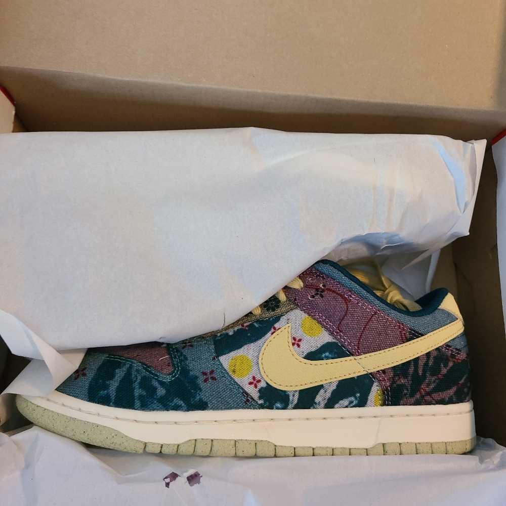 Nike Dunk Low sold on GOAT